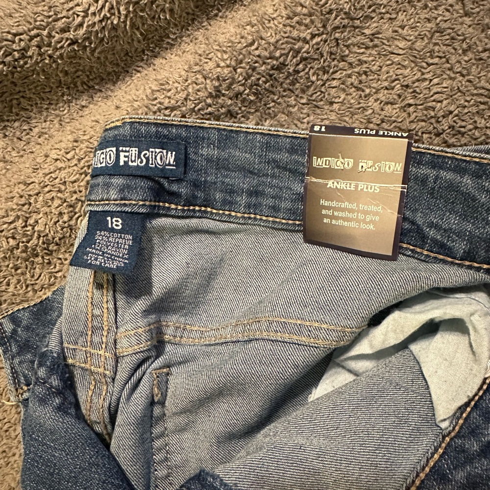 Indigo Fusion NWT distressed jeans